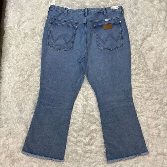 Wrangler Wrock High Rise Kicked Flare Jeans Frayed Raw Hem Size 35x27 NEW - Picture 6 of 11